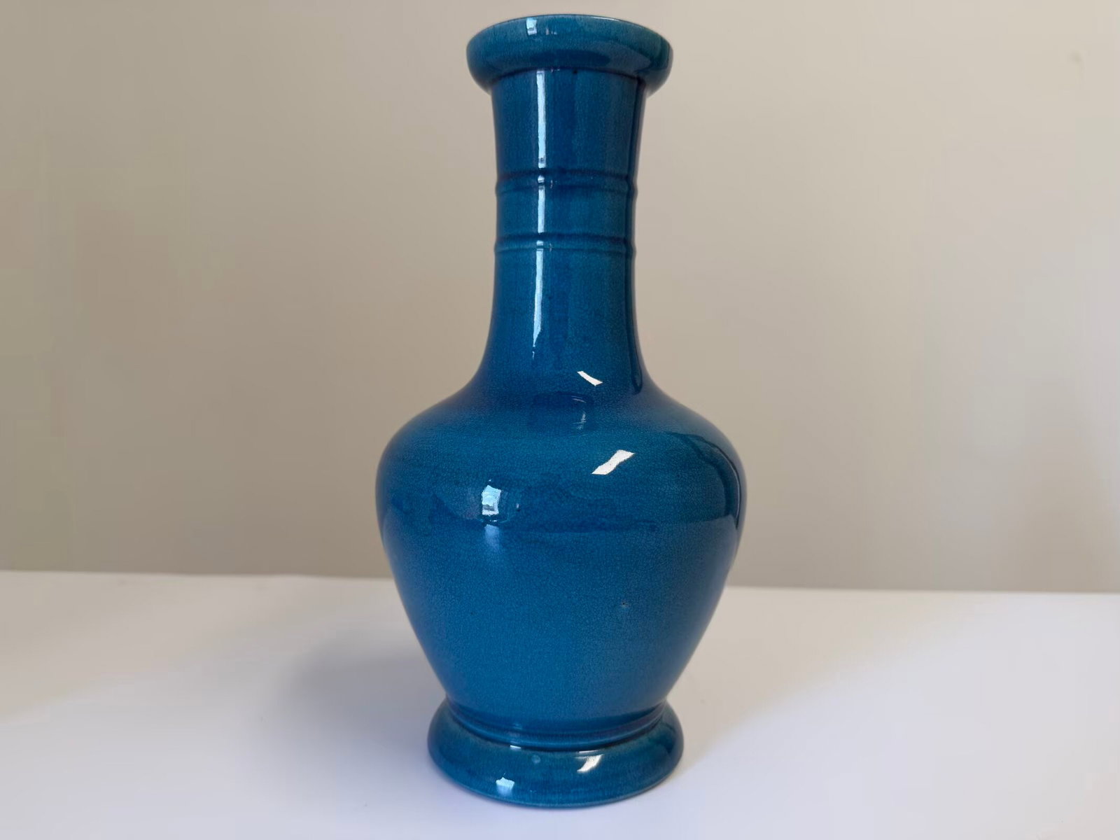 Chinese blue ice crack glazed porcelain vase: Dimension: 10 inches , please note Due to manual measurement, dimensions may vary. Condition: Good used condition, please note buyers are obligated to come to the site to inspect the condition and det