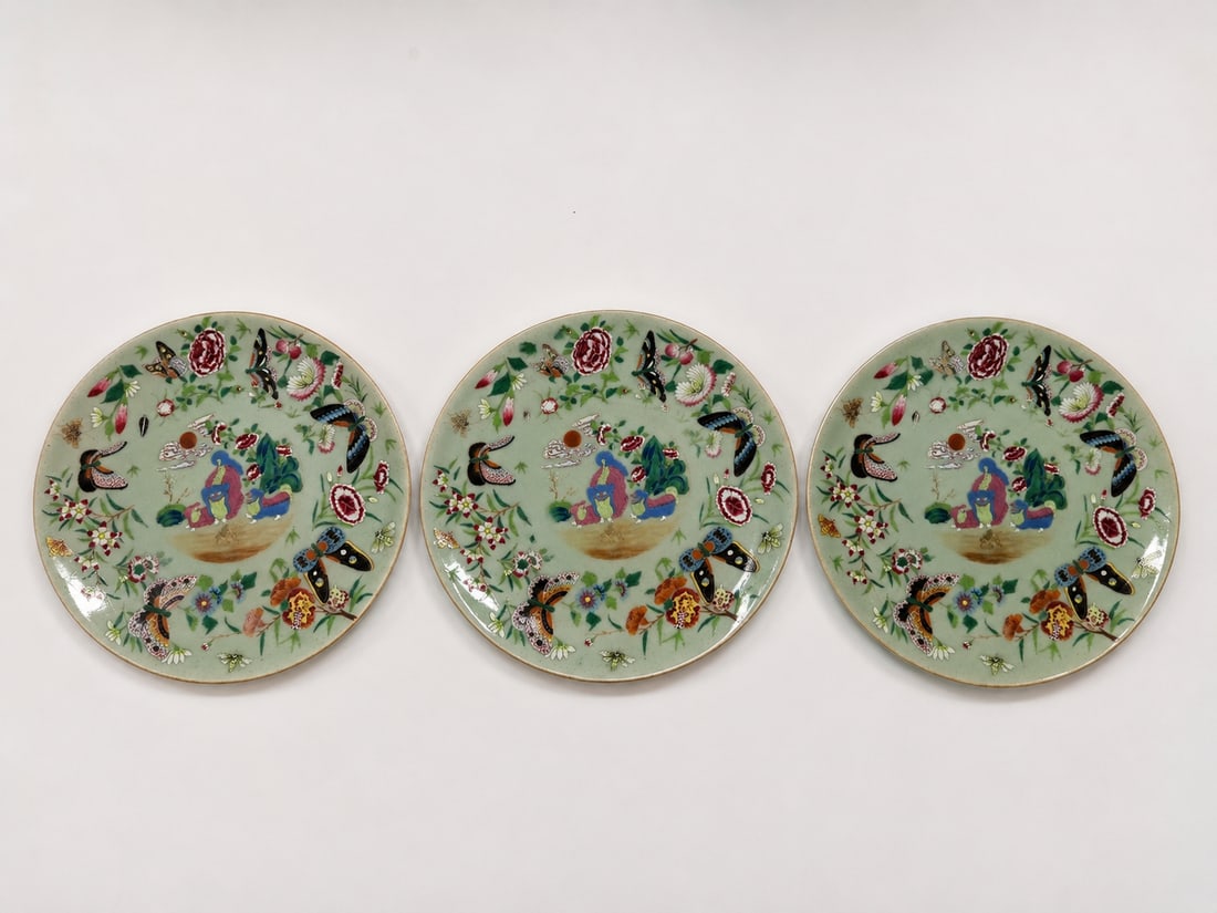 Set of 3 Chinese green glazed famille rose porcelain plates blue and white mark: Dimension: 10.5 inches , please note Due to manual measurement, dimensions may vary. Condition: Good used condition, please note buyers are obligated to come to the site to inspect the condition and d