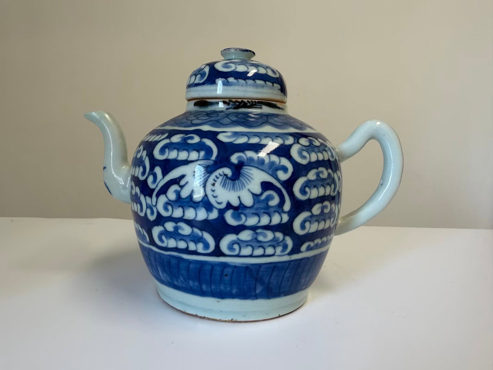 Chinese blue and white bats porcelain teapot (1 of 7)