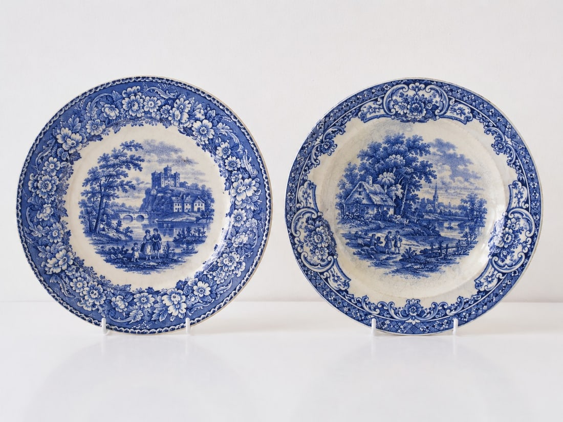 Pair Of Vintage Blue-and-White castle Pastoral Plates: Dimension: 8.8 inches , please note Due to manual measurement, dimensions may vary. Condition: Good used condition, please note buyers are obligated to come to the site to inspect the condition and de