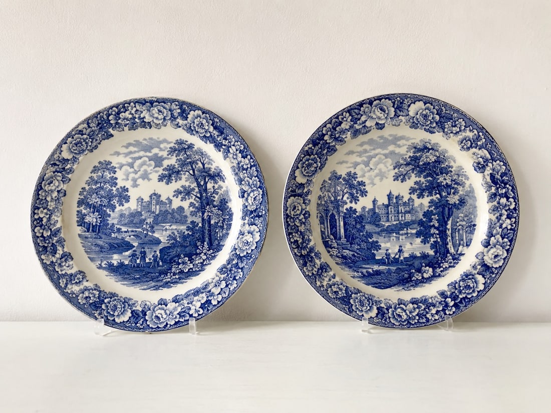 Chinese ice crack glazed famille rose porcelain China vase mark: Dimension: 8 inches , please note Due to manual measurement, dimensions may vary. Condition: Good used condition, please note buyers are obligated to come to the site to inspect the condition and deta