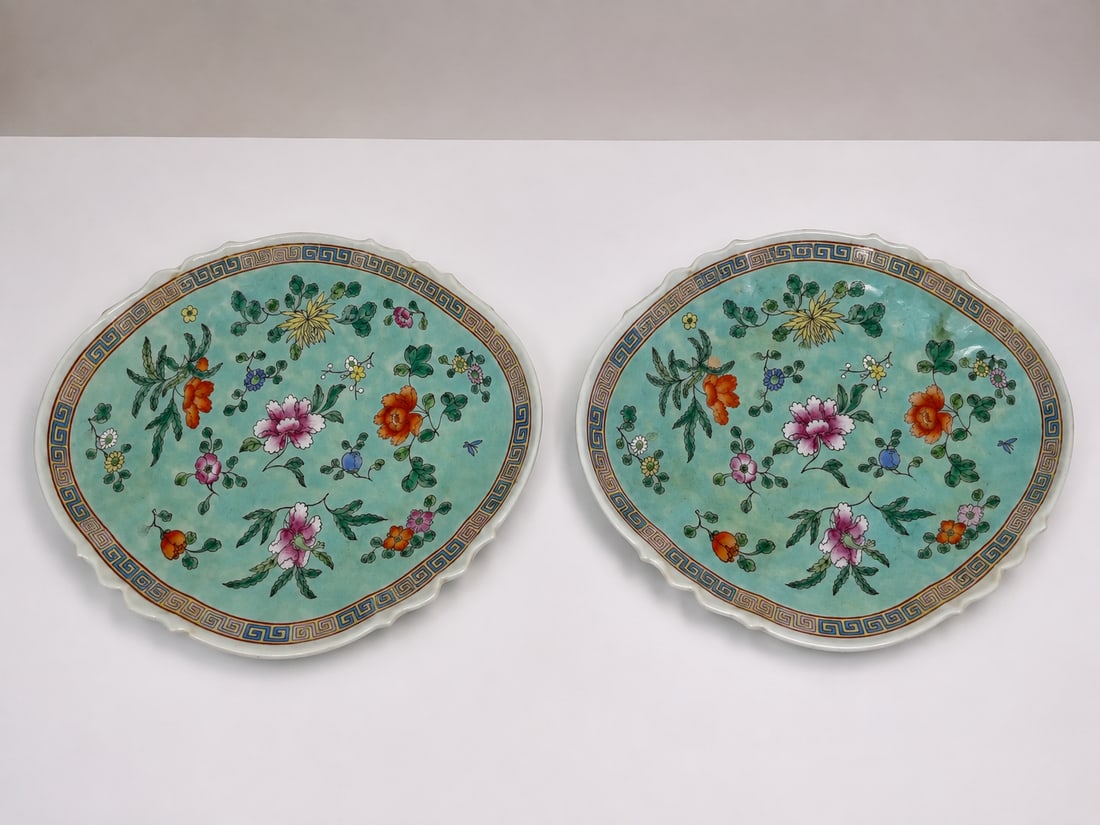 Pair of Chinese green famille rose plates: Dimension: 10.8 inches , please note Due to manual measurement, dimensions may vary. Condition: Good used condition, please note buyers are obligated to come to the site to inspect the condition and d