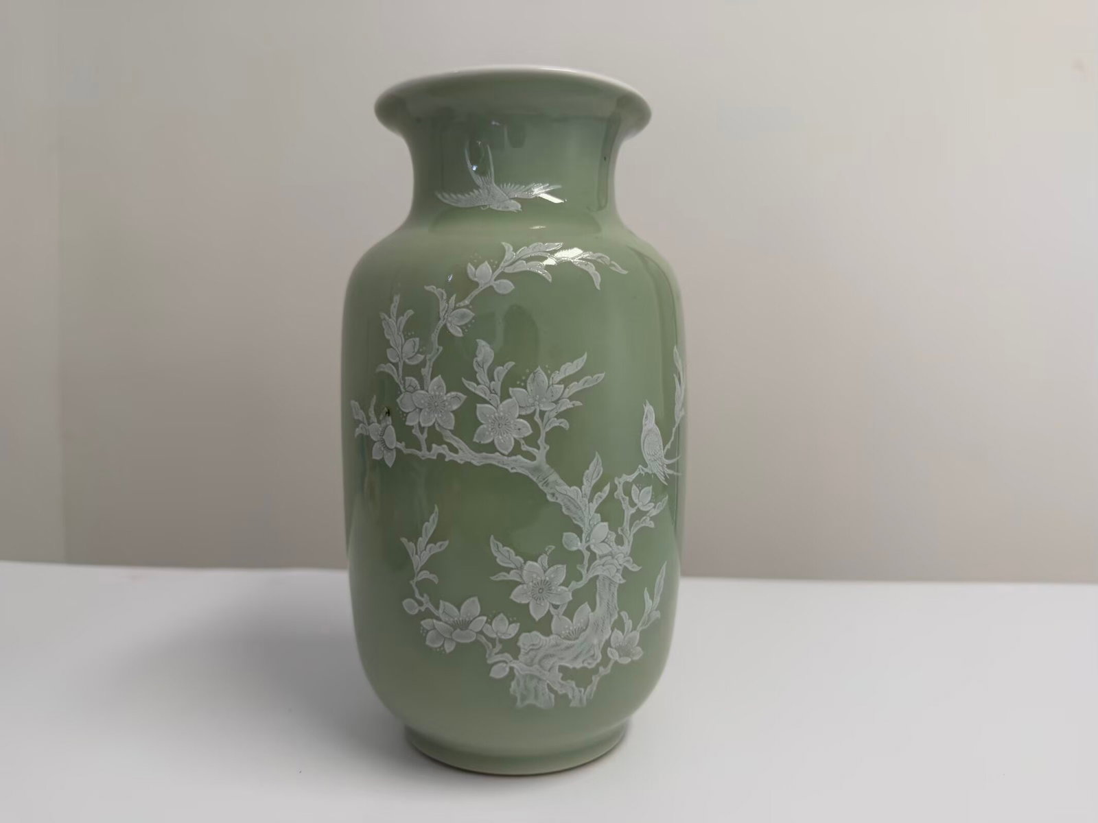 Chinese green glazed enamel famille rose porcelain vase blue and white mark: Dimension: 8.5 inches , please note Due to manual measurement, dimensions may vary. Condition: Good used condition, please note buyers are obligated to come to the site to inspect the condition and