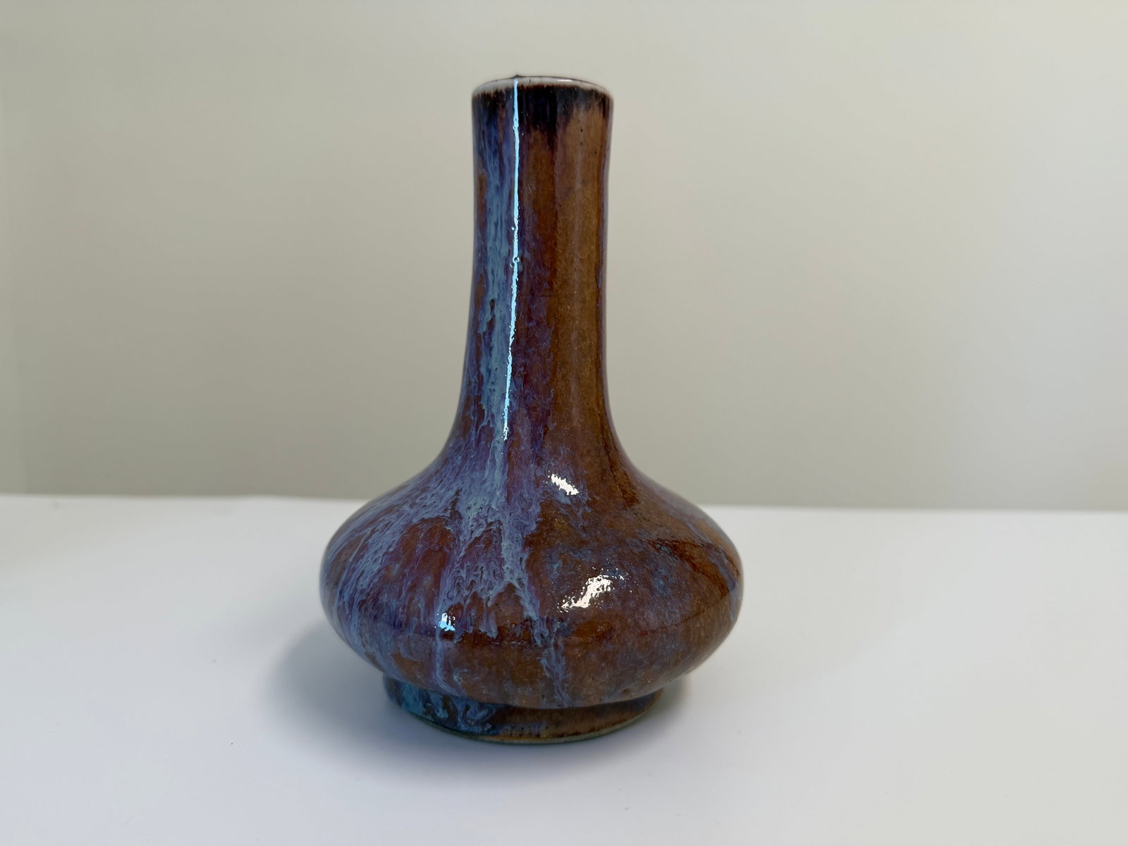 Chinese oxblood SANG DE porcelain red glzed China vase: Dimension: 6.3 inches , please note Due to manual measurement, dimensions may vary. Condition: Good used condition, please note buyers are obligated to come to the site to inspect the condition and