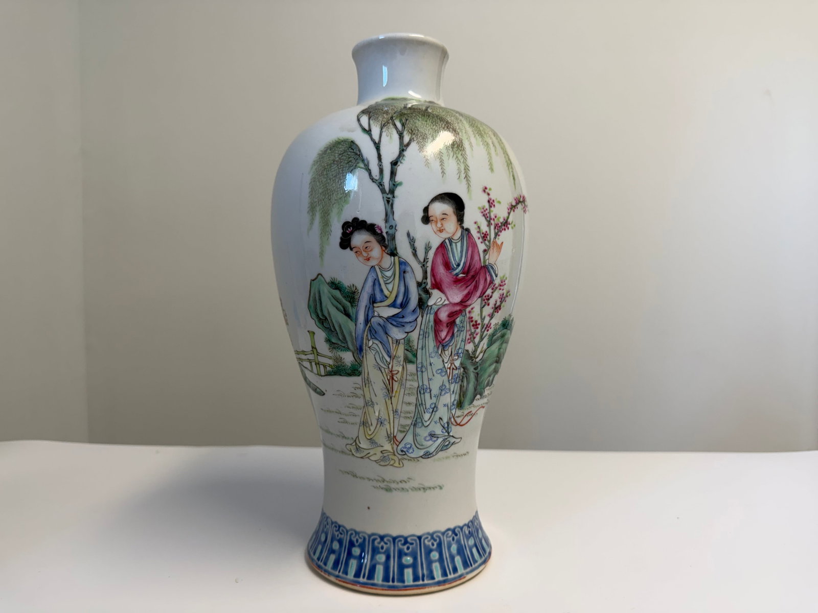 Chinese enamel famille rose figures ladies porcelain vase: Dimension: 11.6 inches , please note Due to manual measurement, dimensions may vary. Condition: Good used condition, please note buyers are obligated to come to the site to inspect the condition and d