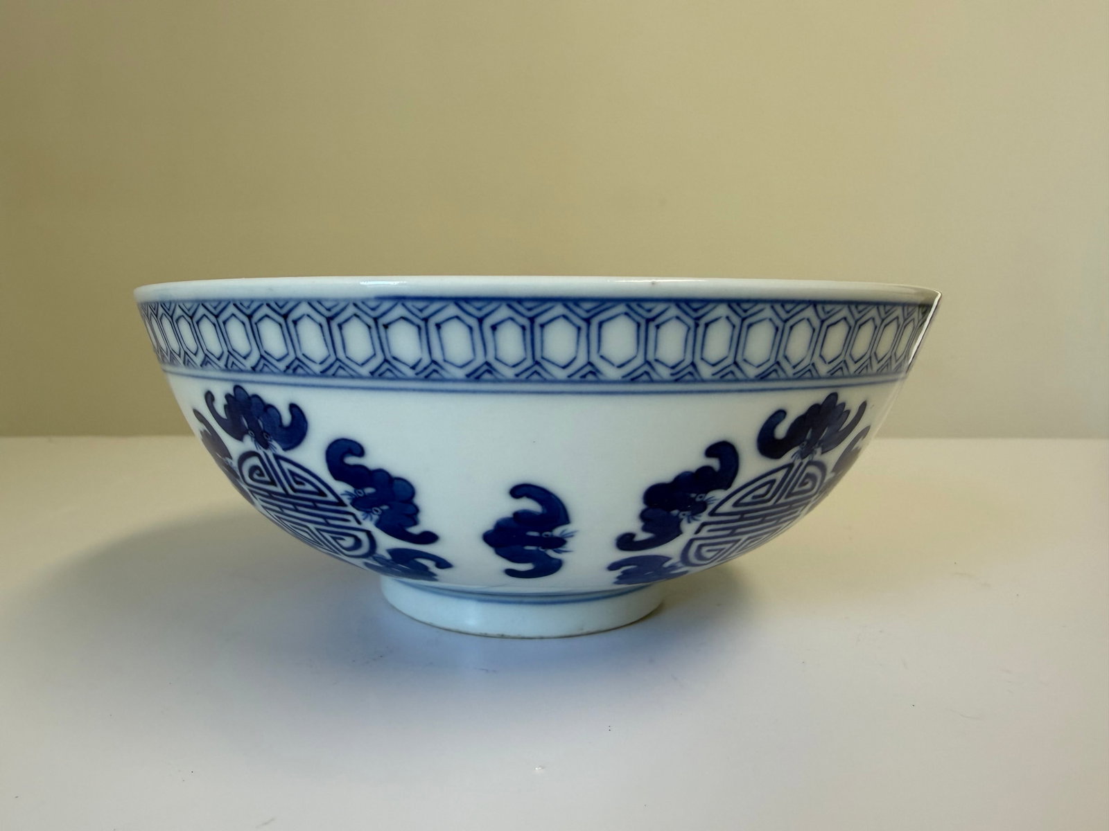 Chinese blue and white bats porcelain bowl with mark: Dimension: 6.5 inches , please note Due to manual measurement, dimensions may vary. Condition: Good used condition, please note buyers are obligated to come to the site to inspect the condition and de