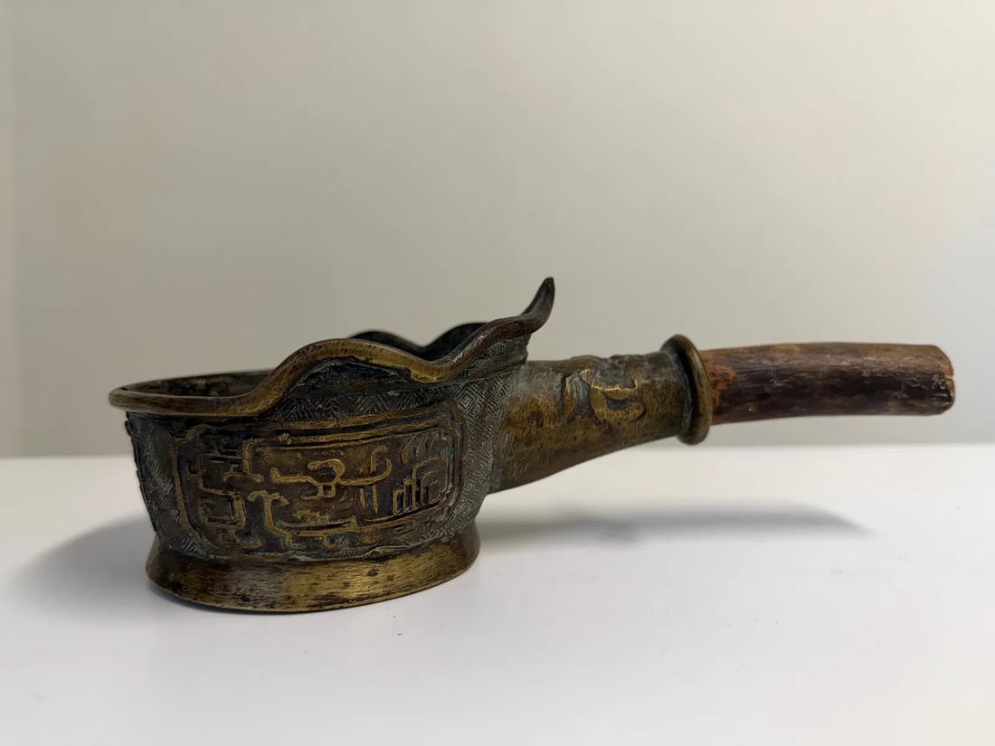 Bronze Taotie-Decorated Long Handle Wine scoop: Dimension: 9.5 inches , please note Due to manual measurement, dimensions may vary. Condition: Good used condition, please note buyers are obligated to come to the site to inspect the condition and de