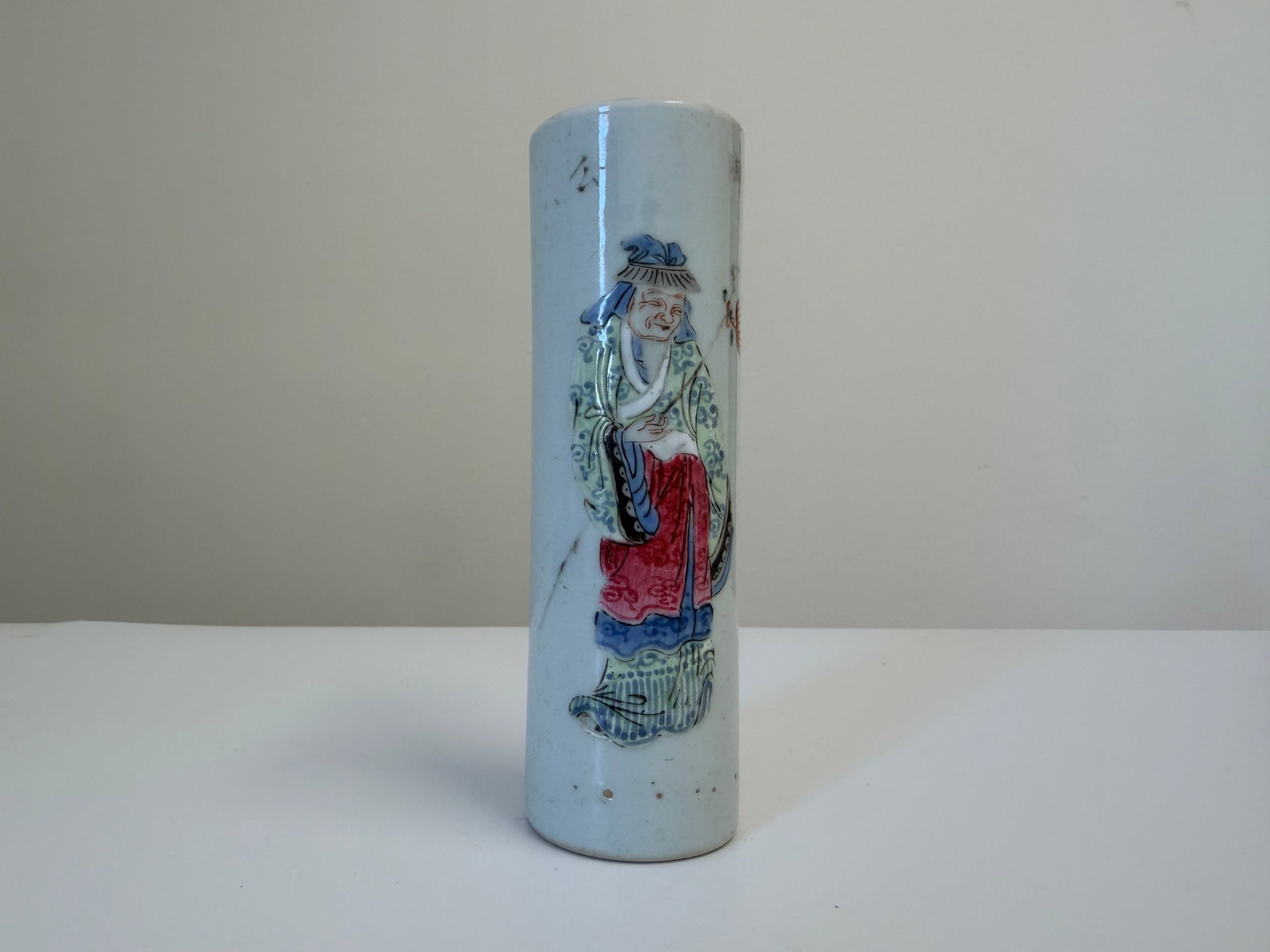 Chinese enamel famille rose figures old man porcelain vase: Dimension: 4.75 inches , please note Due to manual measurement, dimensions may vary. Condition: Good used condition, please note buyers are obligated to come to the site to inspect the condition and d