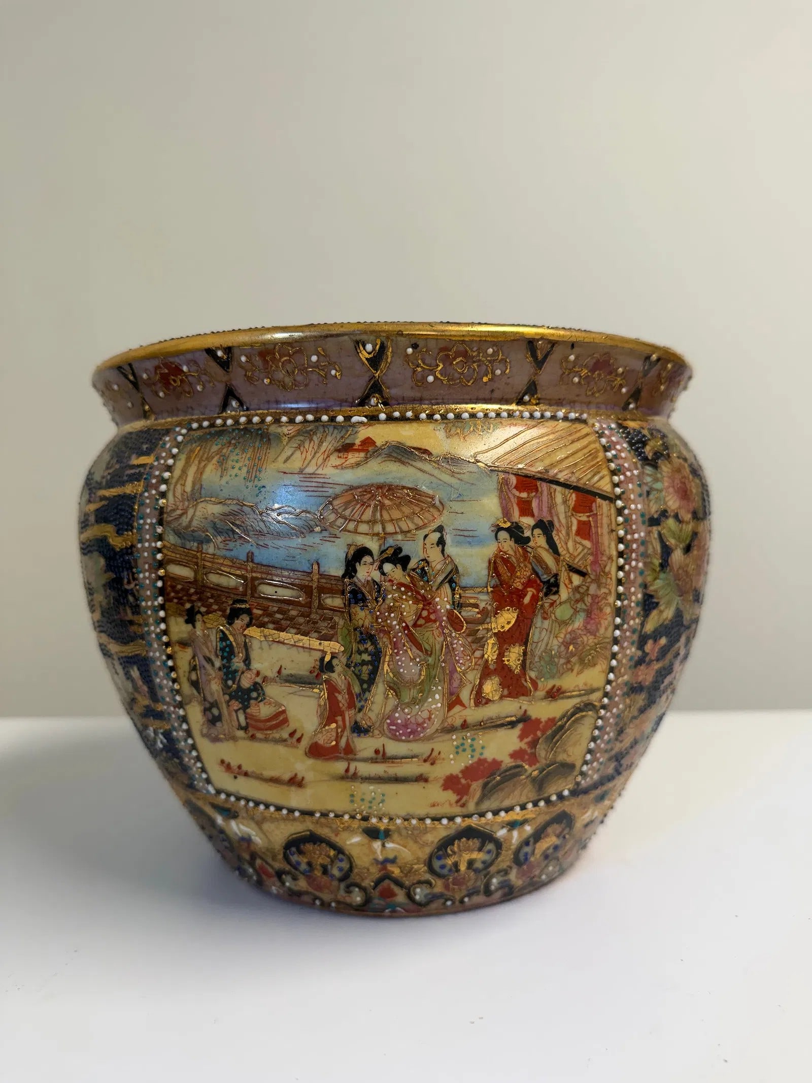 Japanese Famille Rose gilded porcelain jar: Dimension: 8.6 inches , please note Due to manual measurement, dimensions may vary. Condition: Good used condition, please note buyers are obligated to come to the site to inspect the condition and de