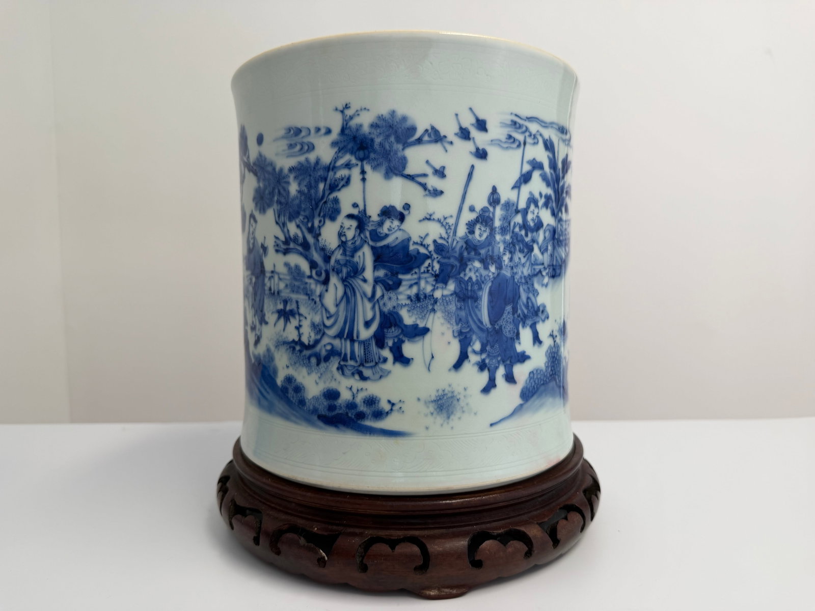 Chinese blue and white figures scholar scene porcelain brush holder: Dimension: 8x8.25 inches , please note Due to manual measurement, dimensions may vary. Condition: Good used condition, please note buyers are obligated to come to the site to inspect the condition