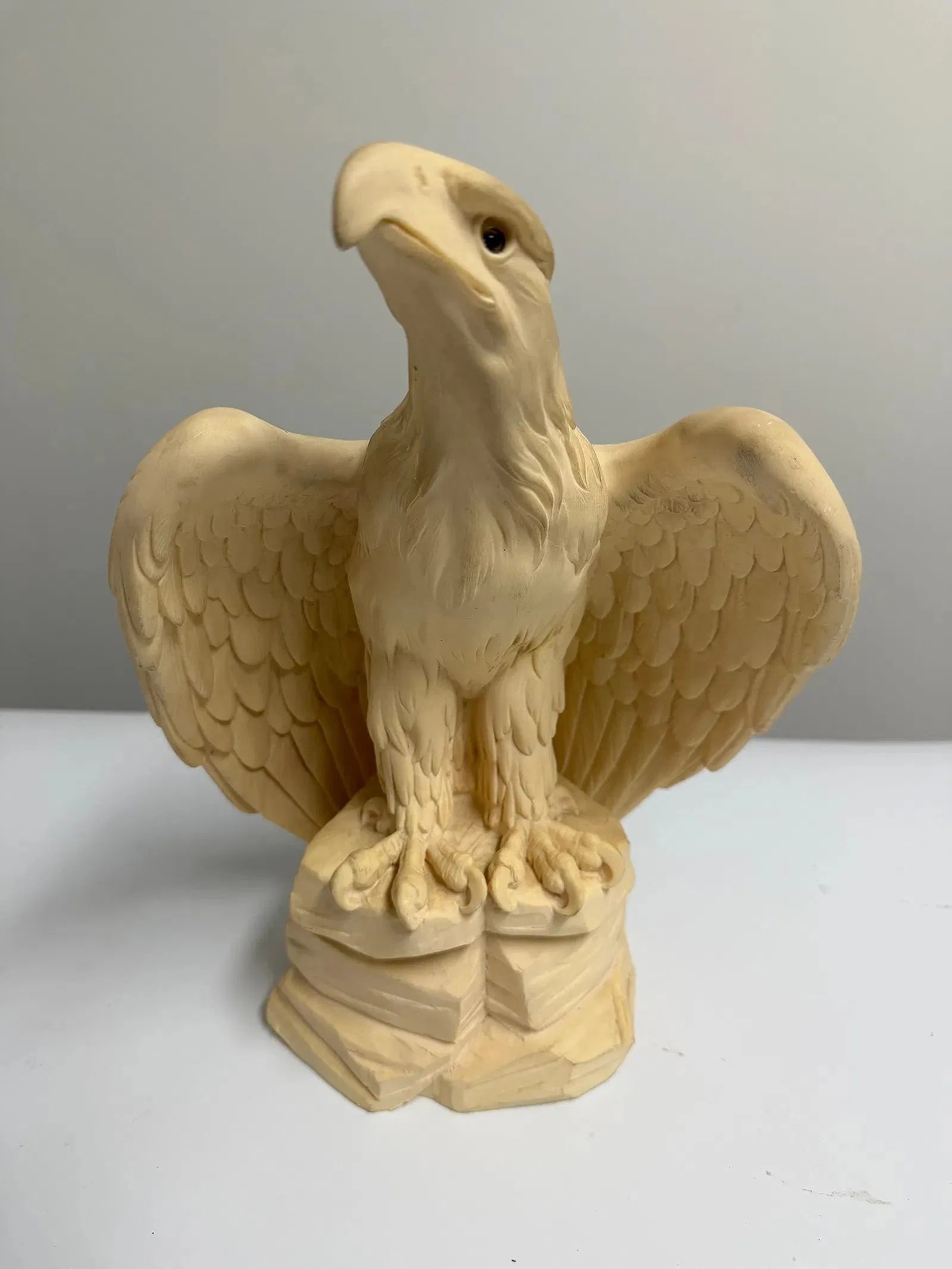 Vintage eagle sculpture: Dimension: 11.5 inch / 29.2 cm , please note Due to manual measurement, dimensions may vary. Condition: Good used condition, please note buyers are obligated to come to the site to inspect the conditi