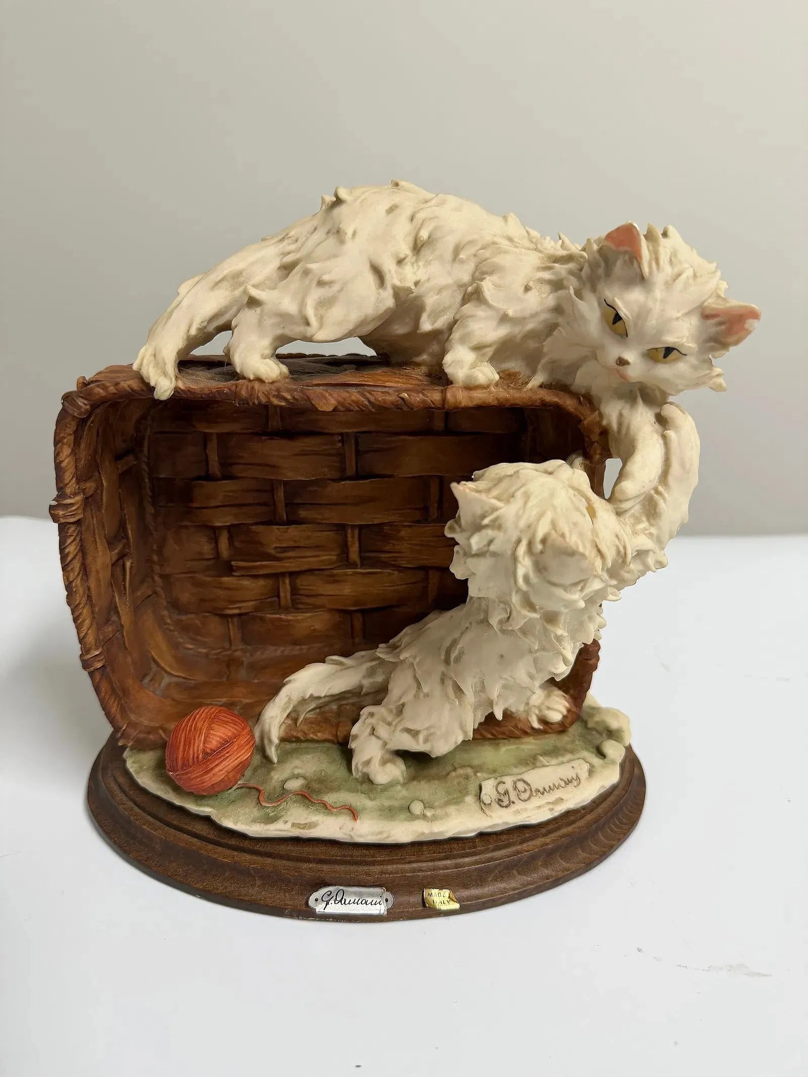 Capodimonte style cat and basket porcelain figurine: Dimension: 9 inch / 22.9 cm , please note Due to manual measurement, dimensions may vary. Condition: Good used condition, please note buyers are obligated to come to the site to inspect the condition 