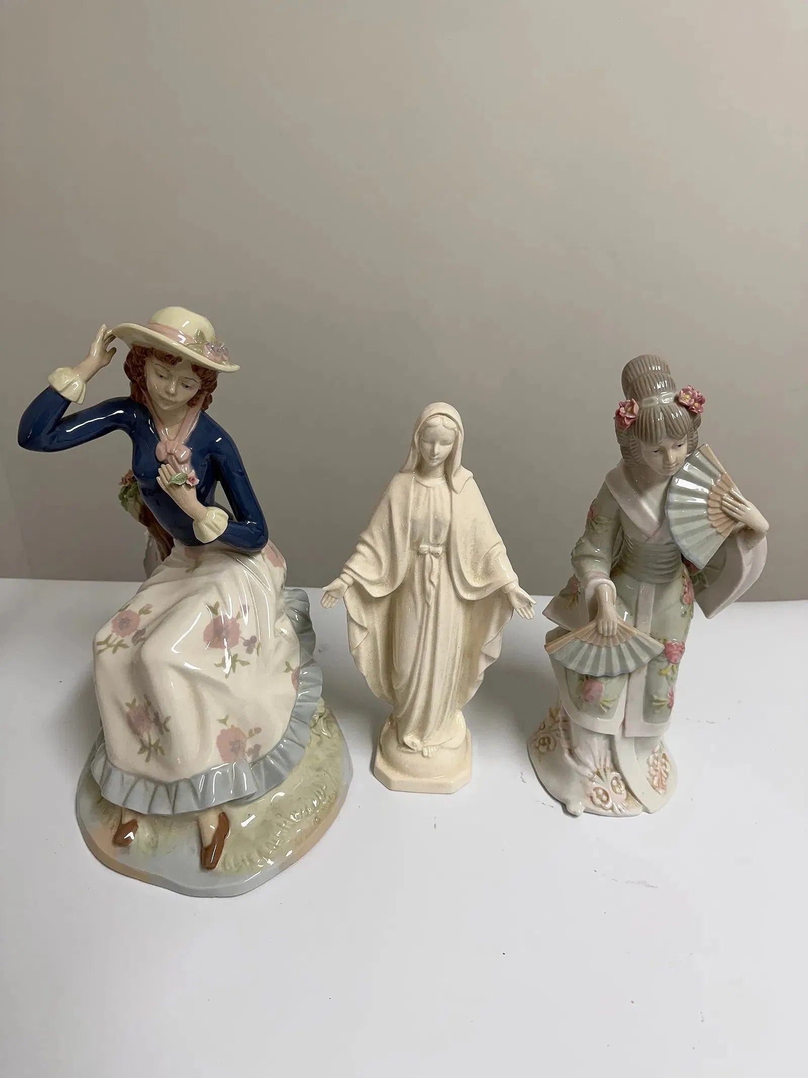 Set of 3 figures figurine: Dimension: Tall 11.8/10.3/12.5 inch , please note Due to manual measurement, dimensions may vary. Condition: Good used condition, please note buyers are obligated to come to the site to inspect the co