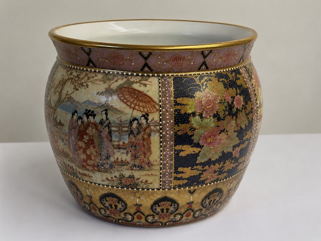 Vintage Japanese jar - 2