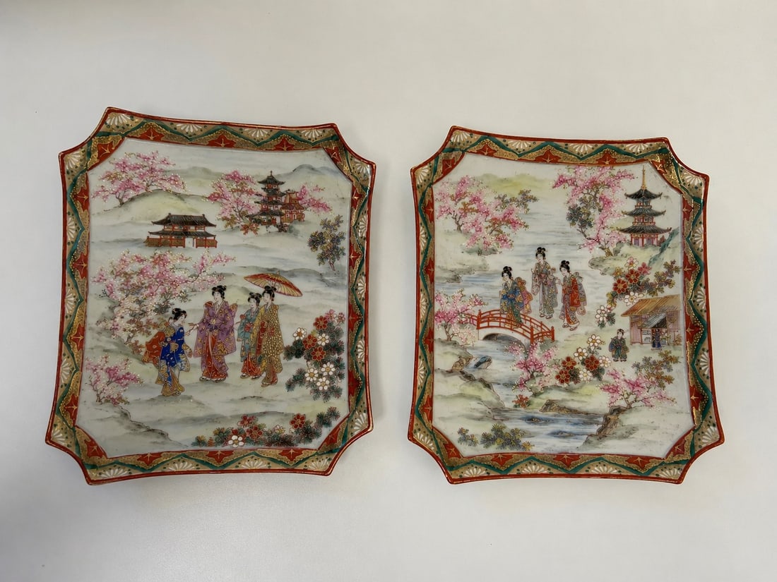 Pair of Japanese porcelain chargers: Dimension: 12 inch , please note Due to manual measurement, dimensions may vary. Condition: Good used condition, please note buyers are obligated to come to the site to inspect the condition and detai