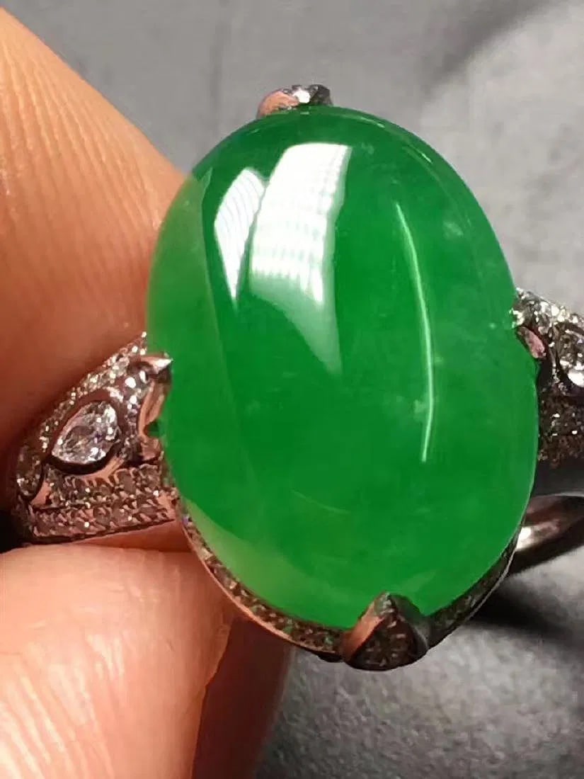JADEITE RING - 2