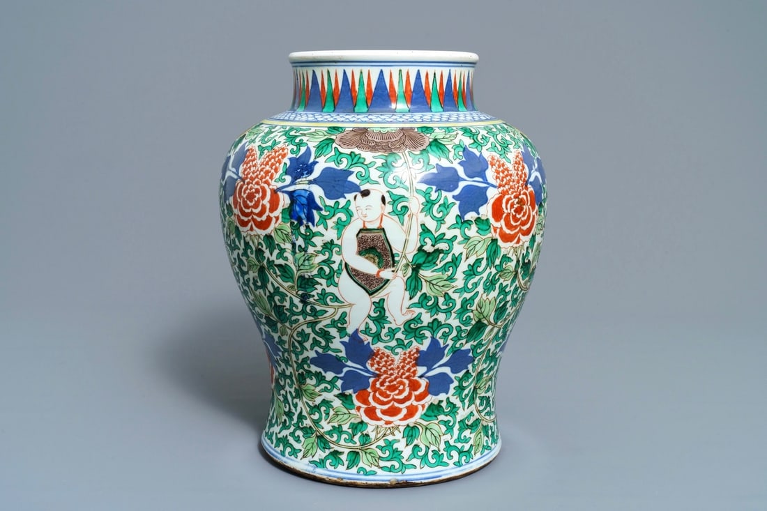 A Chinese wucai 'boys and peony scrolls' vase, 19th C. (1 of 6)