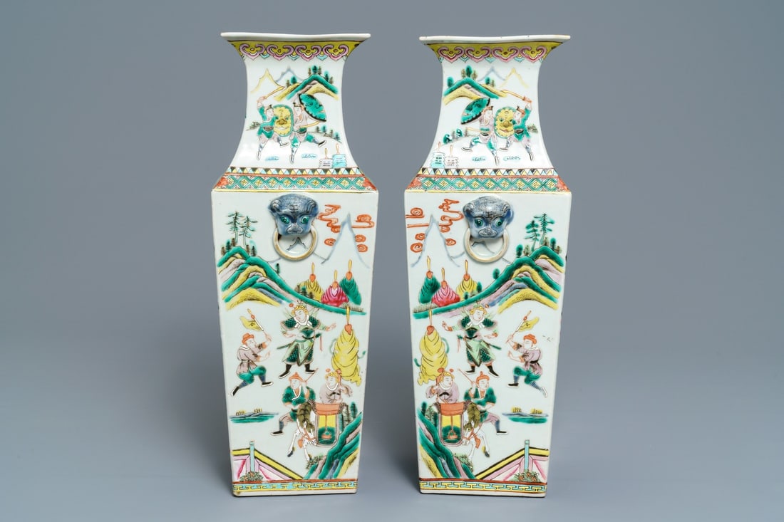 A pair of square Chinese famille rose vases with warriors and court scenes, 19th C.: A pair of square Chinese famille rose vases with warriors and court scenes, 19th C. ----- H.: 43 cm