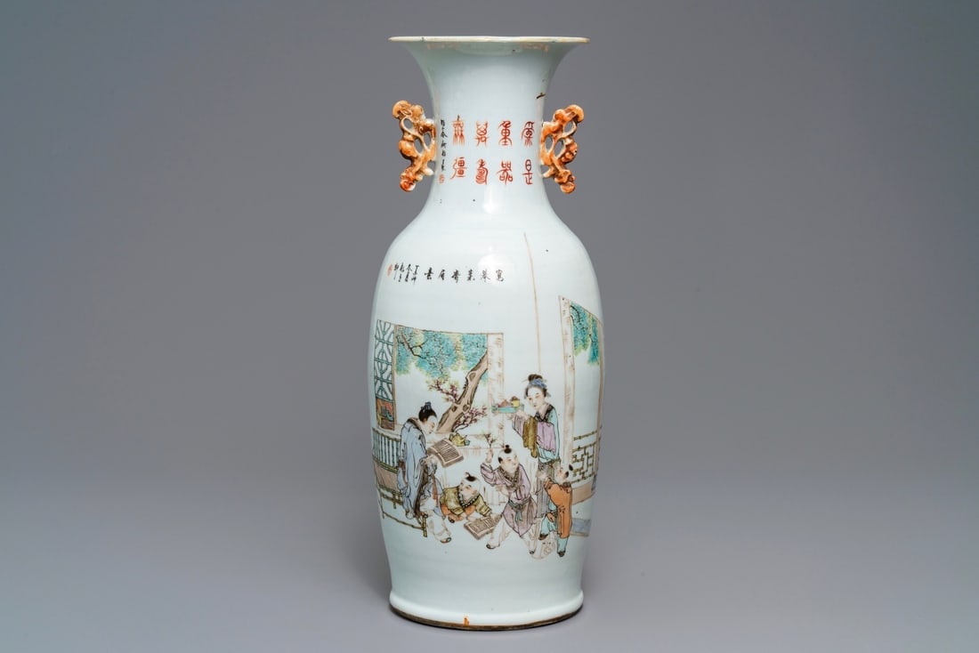 A Chinese qianjiang cai two-sided design vase, 19/20th C.: A Chinese qianjiang cai two-sided design vase, 19/20th C. ----- H.: 59,5 cm