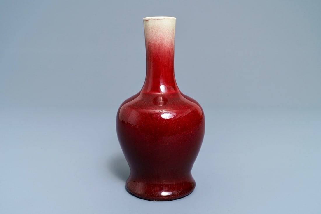 A Chinese 'langyao' red-glazed vase, 19th C.: A Chinese 'langyao' red-glazed vase, 19th C. ----- H.: 24 cm