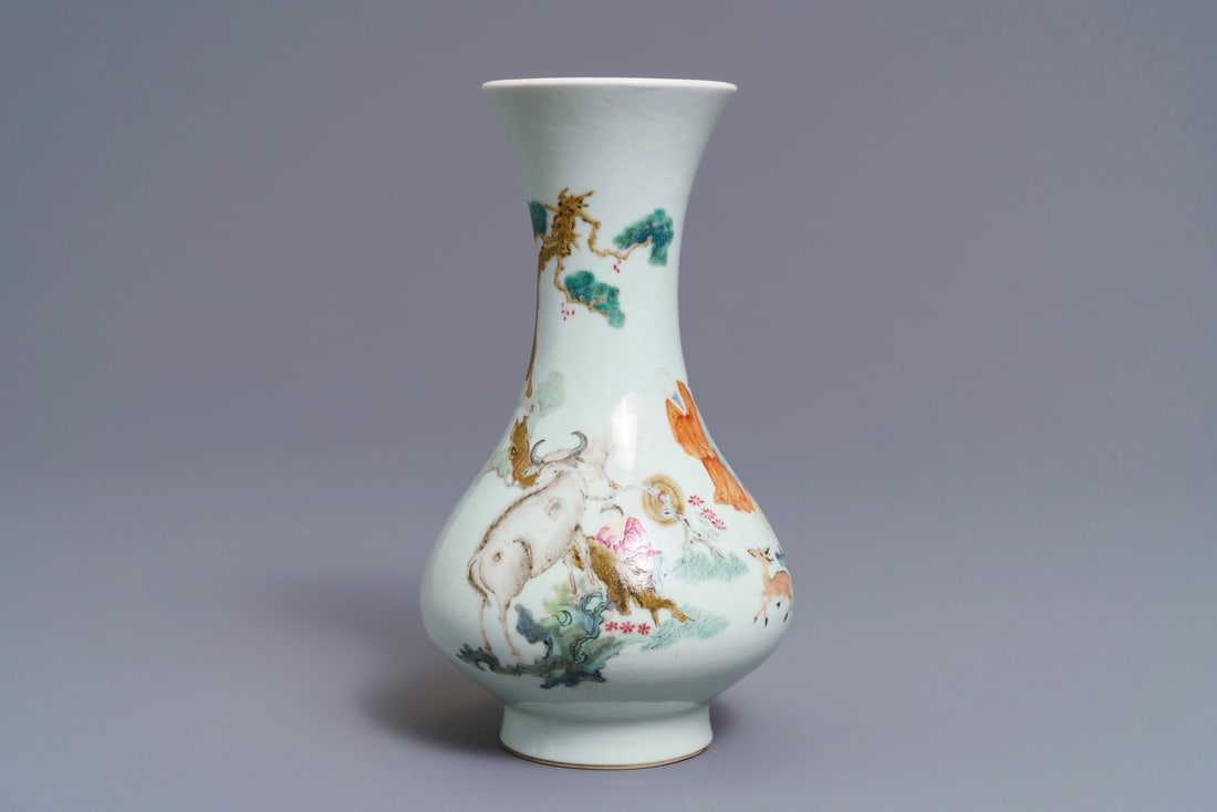 A Chinese famille rose pear-shaped flask, Qianlong mark, 19th C. (1 of 6)