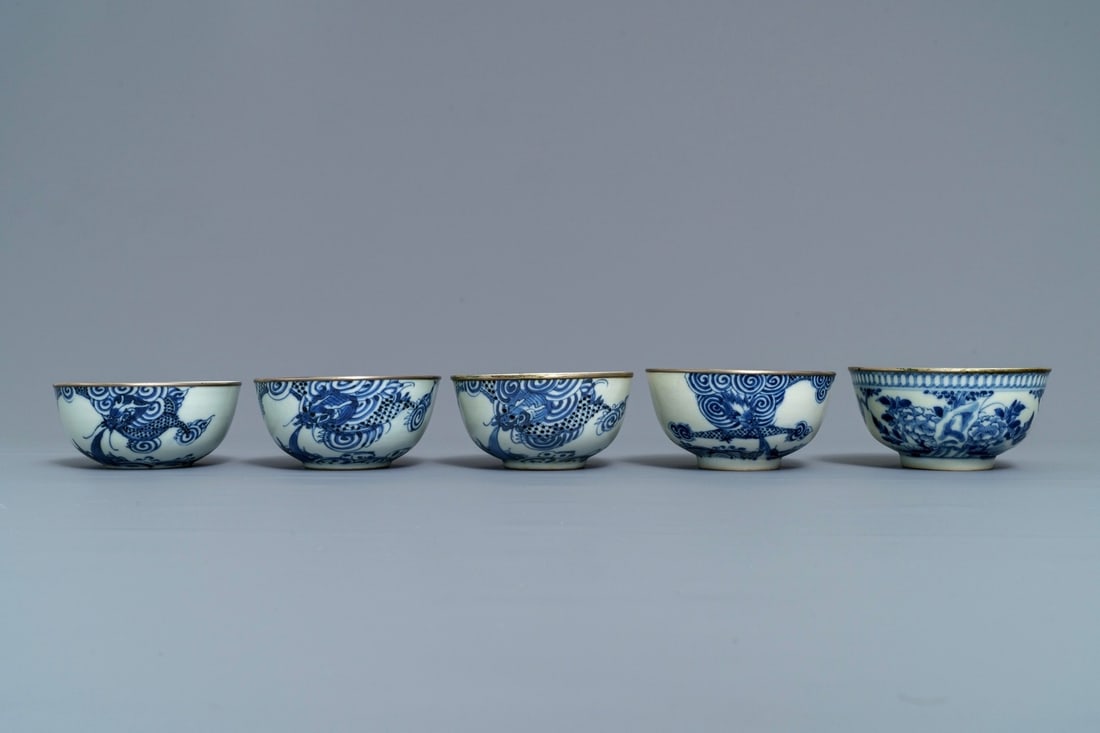 Five Chinese blue and white 'Bleu de Hue' Vietnamese market bowls, Nei Fu marks, 19th C. (1 of 9)