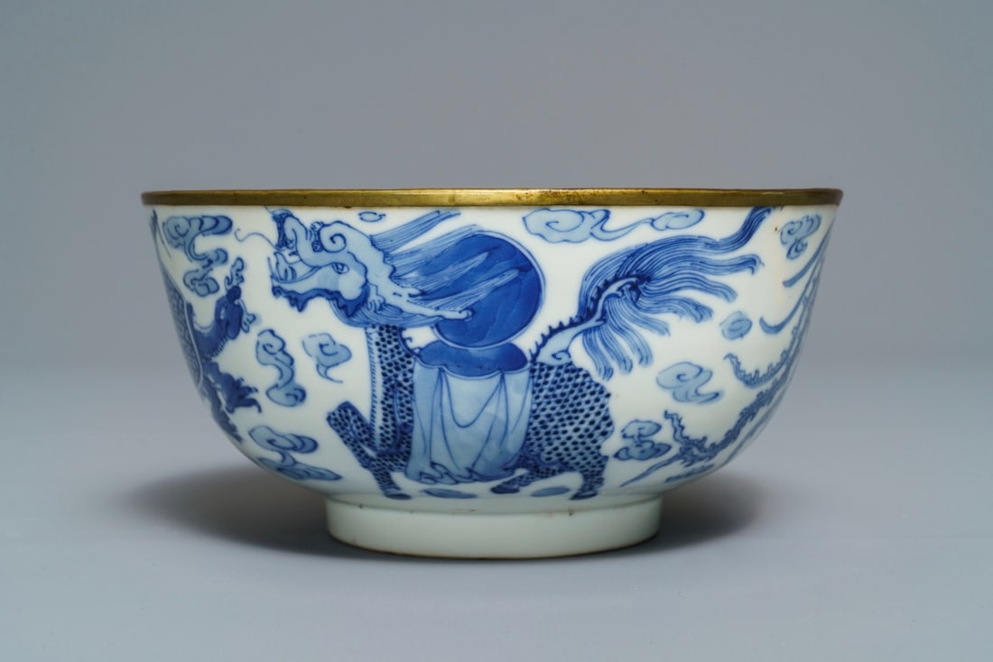 A Chinese blue and white 'Bleu de Hue' Vietnamese market bowl, Nei Fu mark, 19th C. (1 of 6)