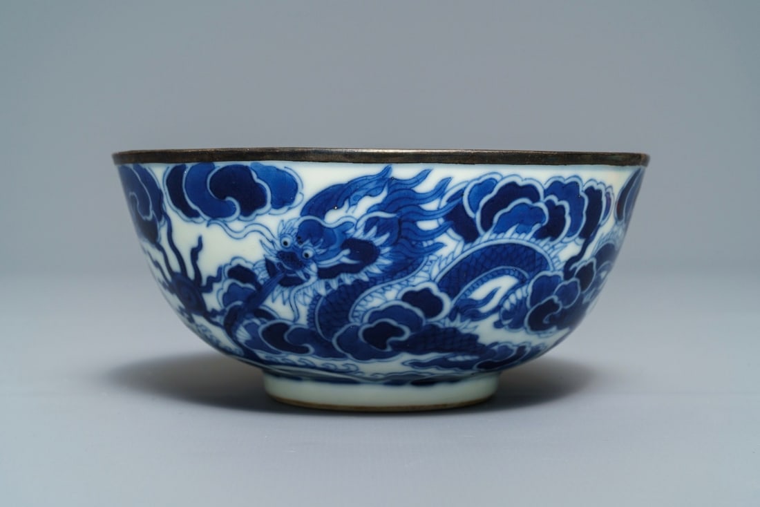 A Chinese blue and white 'Bleu de Hue' Vietnamese imperial bowl, Thieu Tri mark, 19th C. (1 of 7)