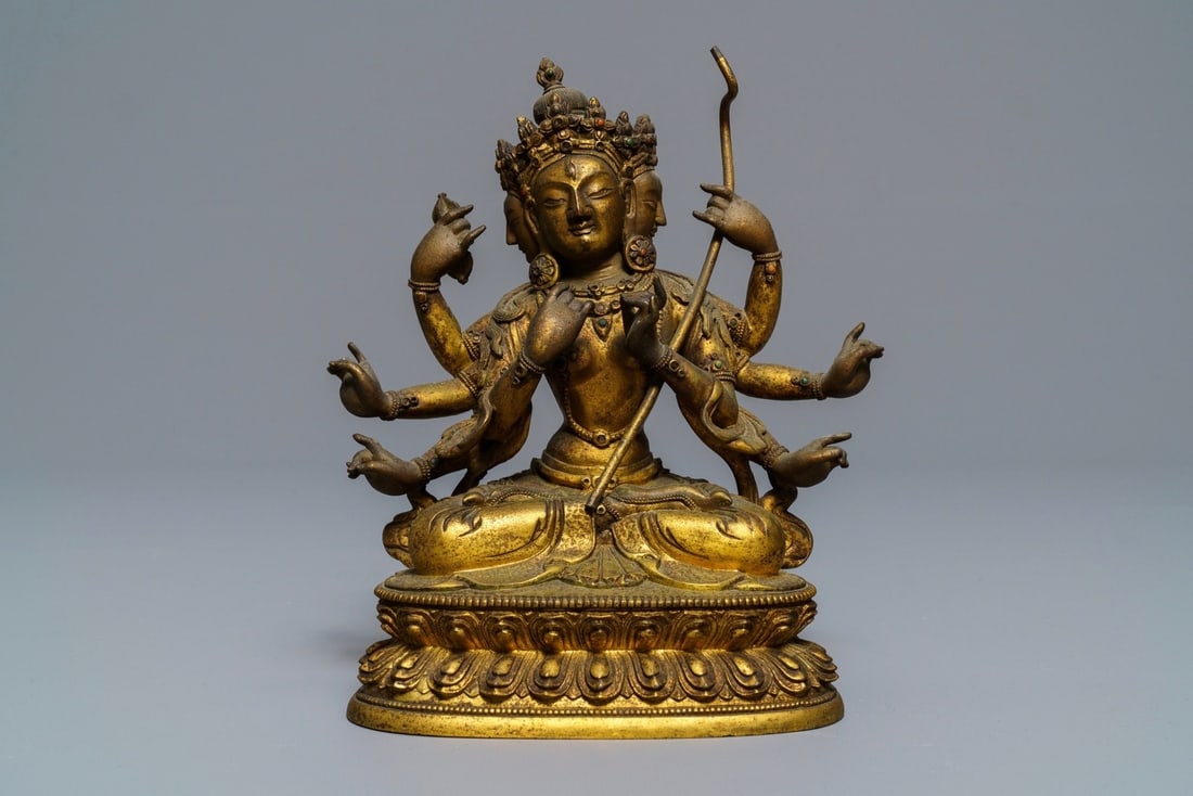A Sino-Tibetan inlaid gilt bronze figure of Ushnishavijaya, 17/18th C. (1 of 3)
