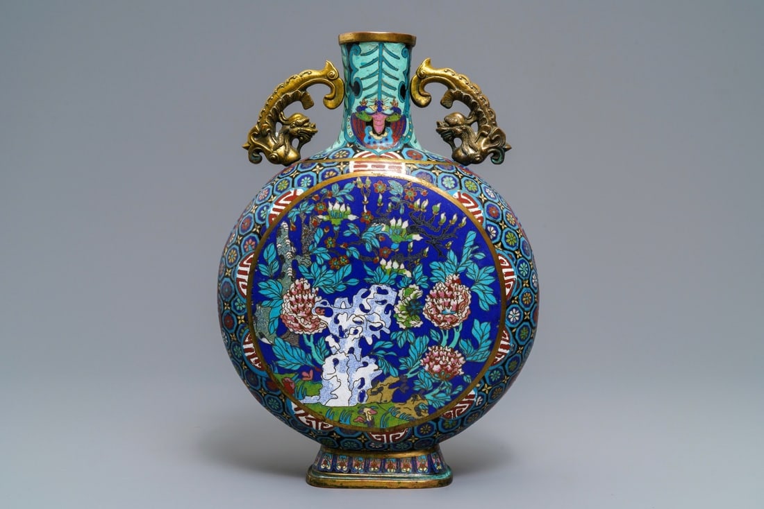 A Chinese cloisonné moonflask, Qianlong mark, 19/20th C. (1 of 6)