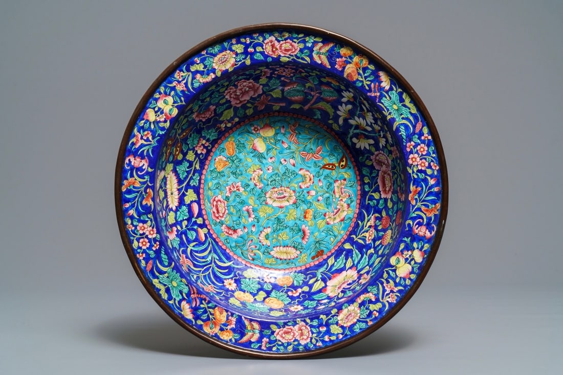 A large Canton enamel basin, 18/19th C. (1 of 2)