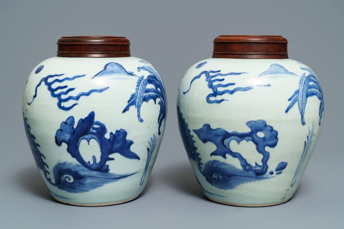 A pair of Chinese blue and white 'qilin' jars, Transitional period: A pair of Chinese blue and white 'qilin' jars, Transitional period ----- H.: 25,5 cm (incl. wooden lid)H.: 24 cm (excl. wooden lid)