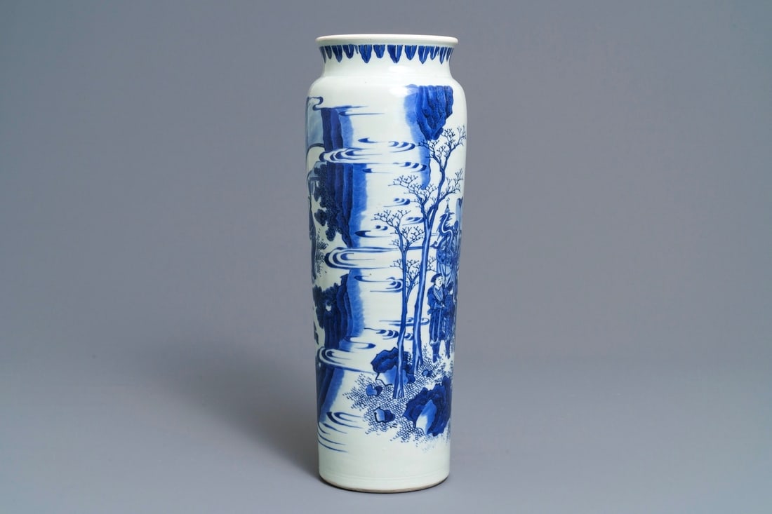A fine Chinese blue and white sleeve vase (1 of 6)