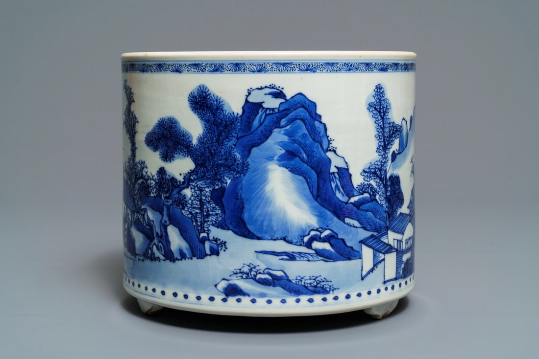 A large Chinese blue and white tripod censer with figures in a landscape, Kangxi: A large Chinese blue and white tripod censer with figures in a landscape, Kangxi ----- H.: 17,5 cm - Dia.: 20 cm Provenance: Acquired from Pranger Oriental Art, prior to 2006.