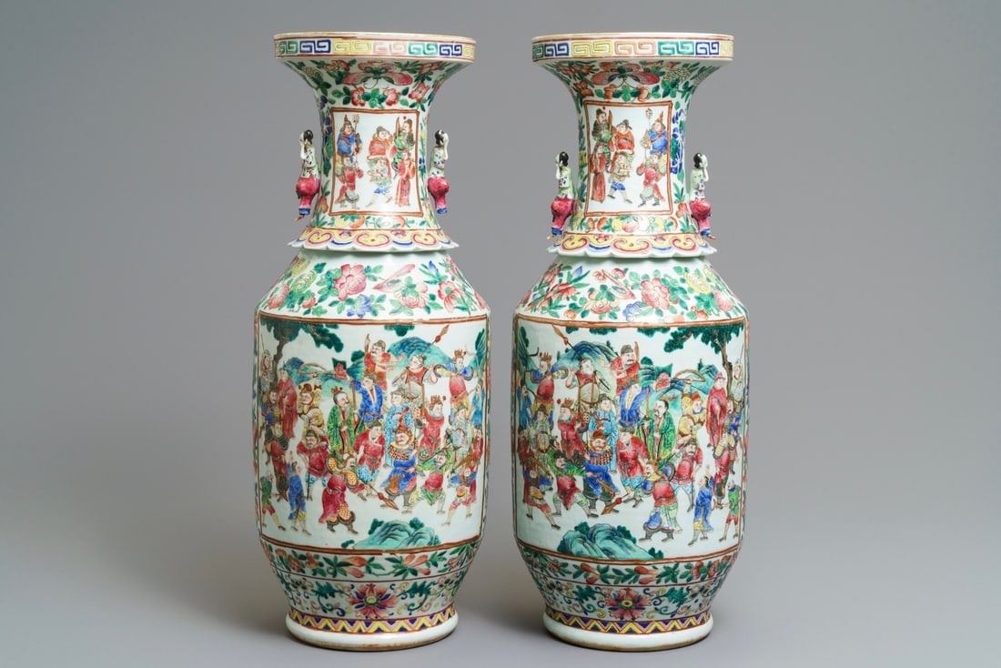 A pair of Chinese famille rose lady-handle vases, 19th C.: A pair of Chinese famille rose lady-handle vases, 19th C. ----- H.: 62 cm