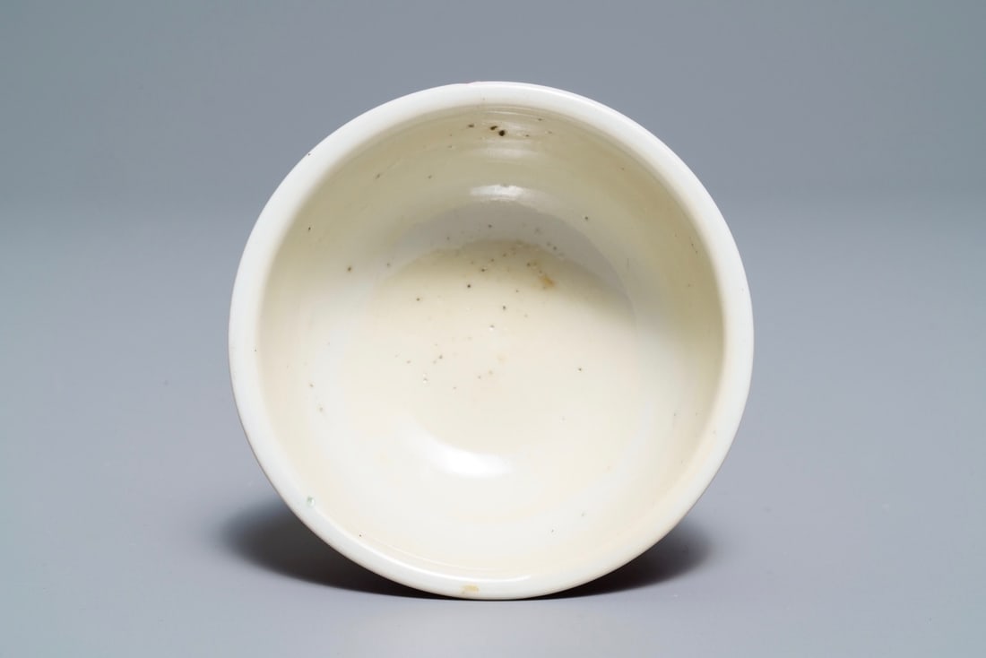 A Chinese monochrome ruby red stem cup, 19th C. - 3