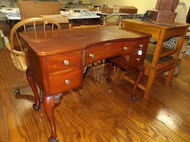 Moh. desk with ball & claw feet