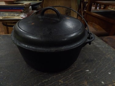 Grizwold #8 Cast Iron Dutch Oven with Lid