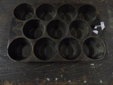 Grizwold #10 Muffin Tin