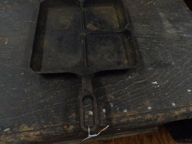 Grizwold 9" Square Cast Iron Breakfast Skillet