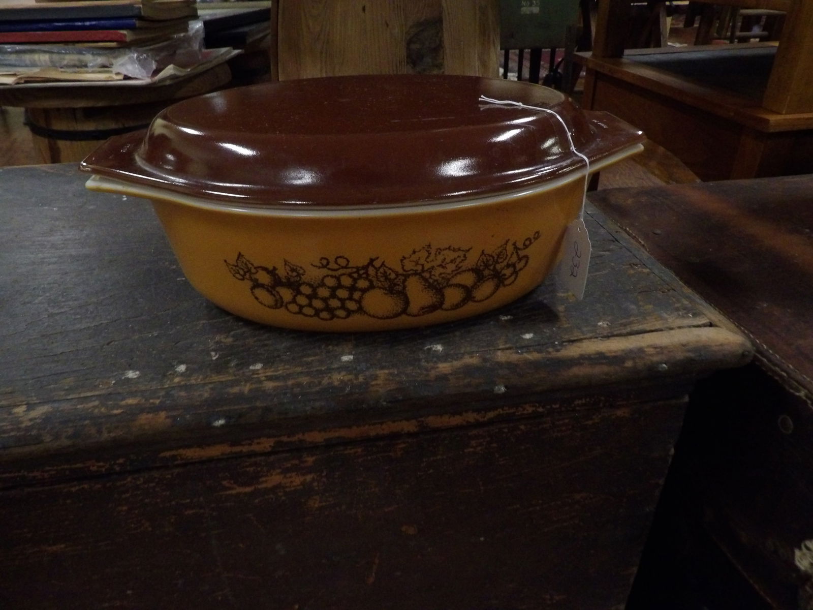 Pyrex Oven Roaster: Pyrex 2 1/2 Quart Oven Roaster. All measurements approximate. Please see photos for condition and details. Selling as is from 04281.