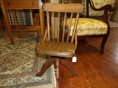 Paris Manufacturing child's chair