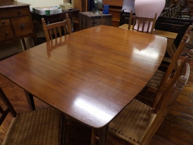 Dining Table with 5 Solid Woven Seat Chairs