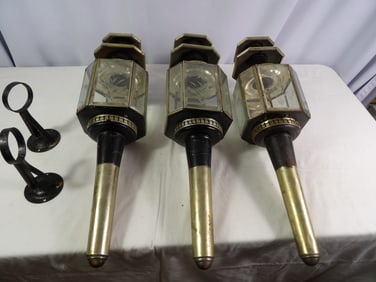 3 Oil Fired Carriage Lamps with 2 Mounting Brackets.