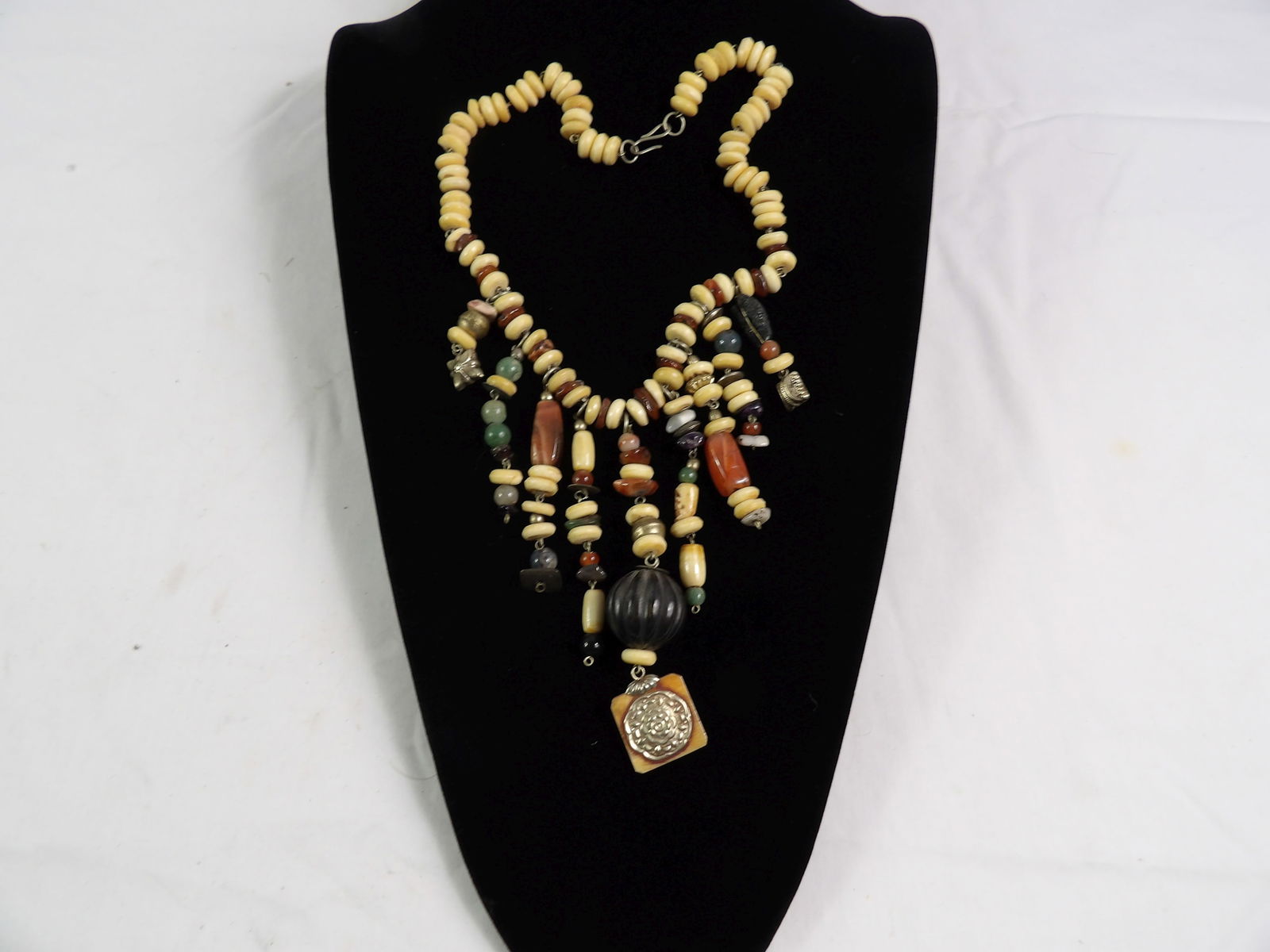 Native American Beaded Necklace: 20" Native American Beaded Necklace. All measurements approximate. Please see photos for condition and details. Selling as is from 04281.