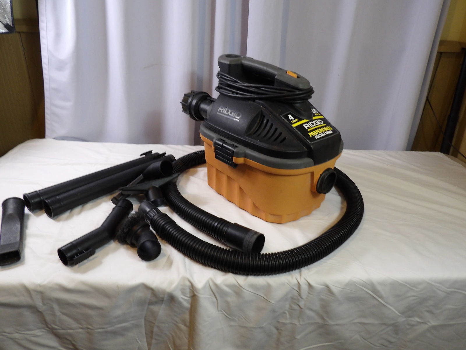 Professional Vacuum (1 of 4)