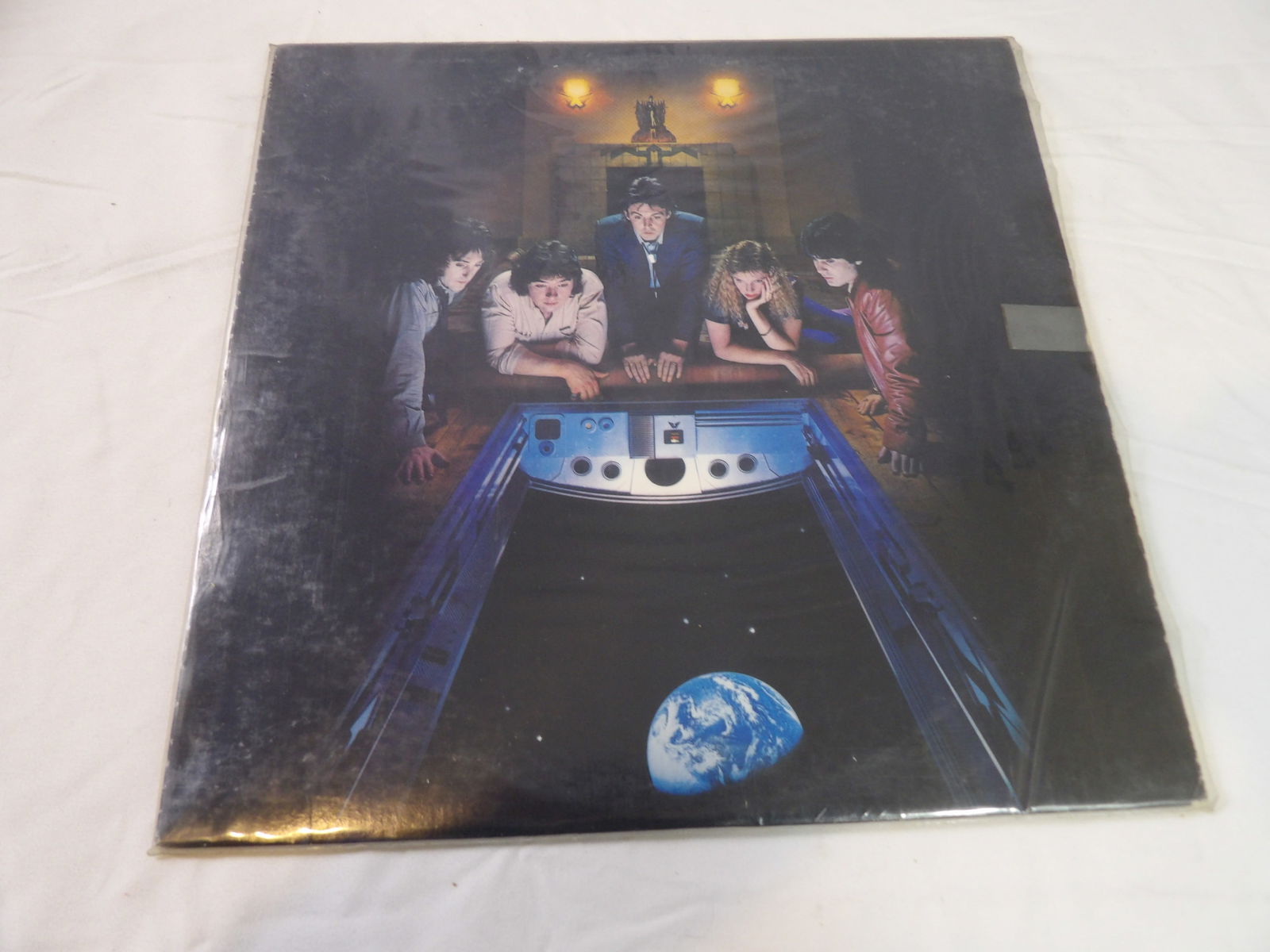 Wings "Back to the Egg" LP: Wings "Back to the Egg" LP. VG+. All measurements approximate. Please see photos for condition and details. Selling as is from 04281.