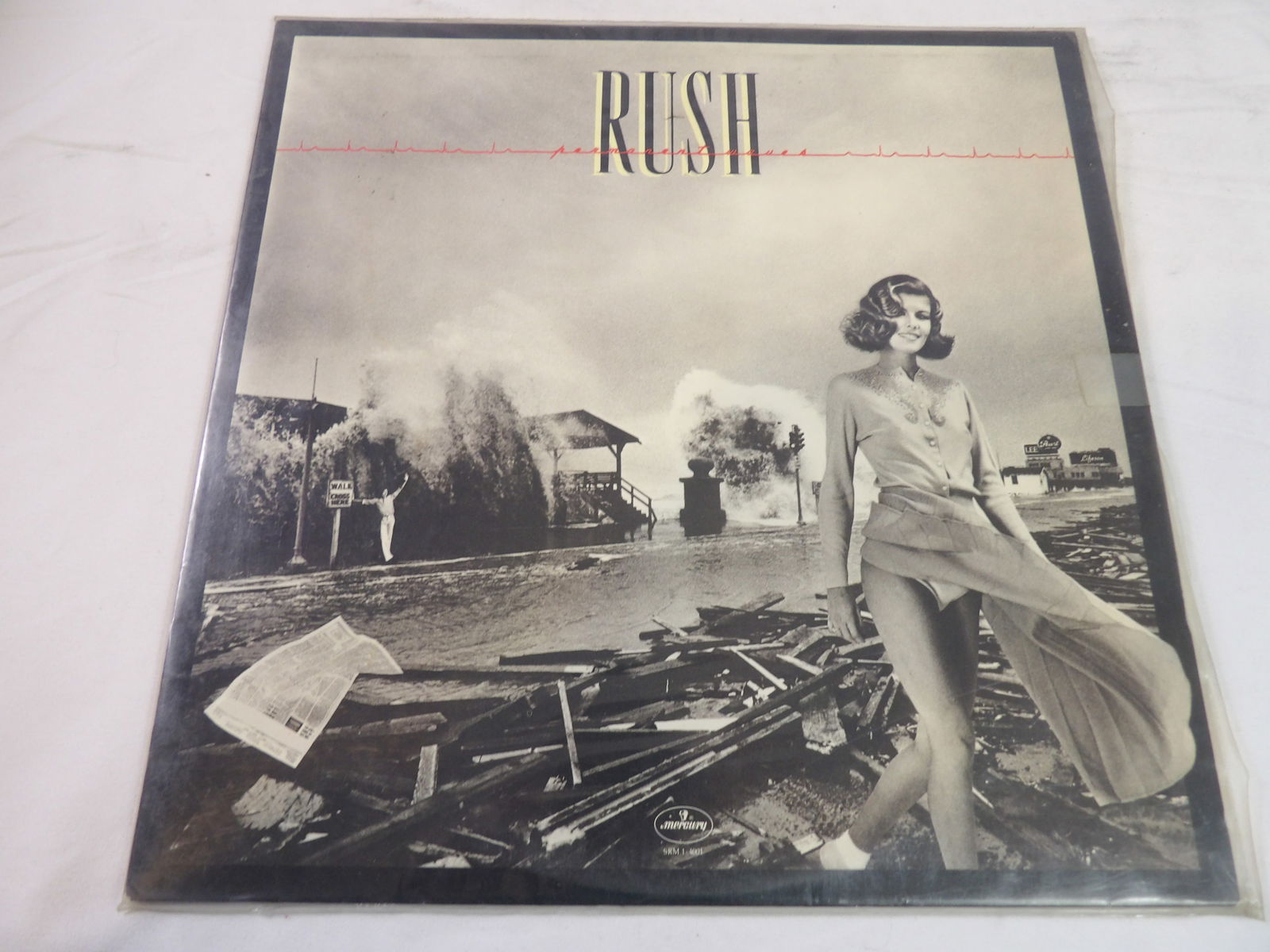 Rush "Permanent Waves" LP: Rush "Permanent Waves" LP. VG. All measurements approximate. Please see photos for condition and details. Selling as is from 04281.