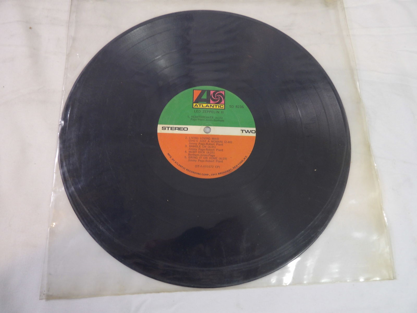 Led Zeppelin "Led Zeppelin II" LP: Led Zeppelin "Led Zeppelin II" LP. VG+ Condition. All measurements approximate. Please see photos for condition and details. Selling as is from 04281.