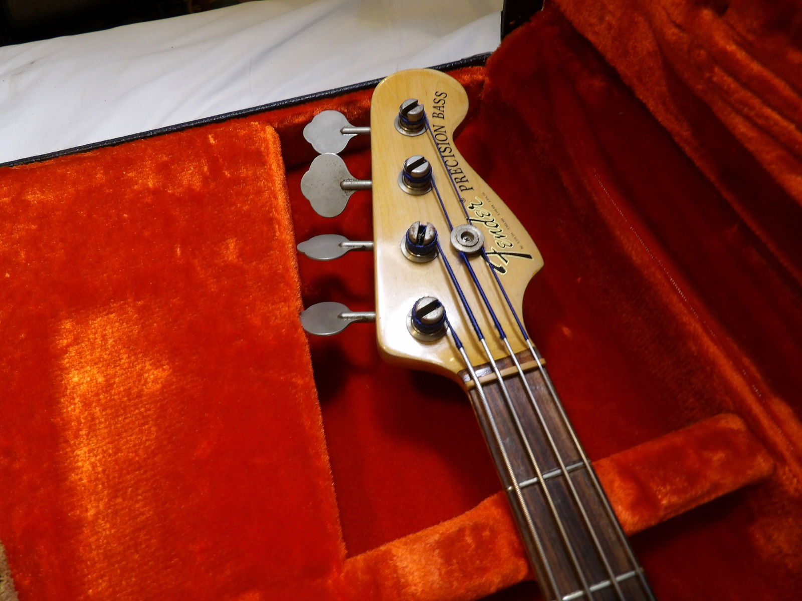 Fender Precision Bass - 2